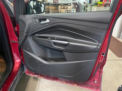 2017 Ford Escape SE   - Photo 19 - Saint Louis, MI 48880-9800