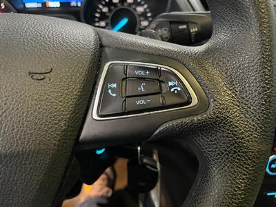 2017 Ford Escape SE   - Photo 11 - Saint Louis, MI 48880-9800