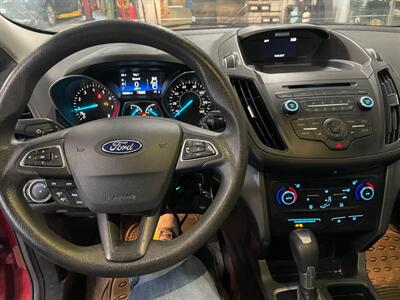 2017 Ford Escape SE   - Photo 7 - Saint Louis, MI 48880-9800