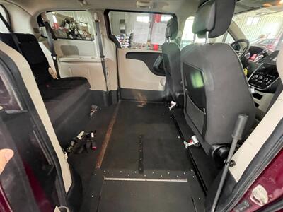 2017 Dodge Grand Caravan SE - Photo 19 - Saint Louis, MI 48880-9800