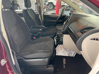 2017 Dodge Grand Caravan SE - Photo 16 - Saint Louis, MI 48880-9800