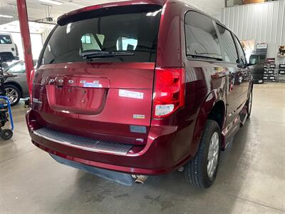2017 Dodge Grand Caravan SE - Photo 6 - Saint Louis, MI 48880-9800