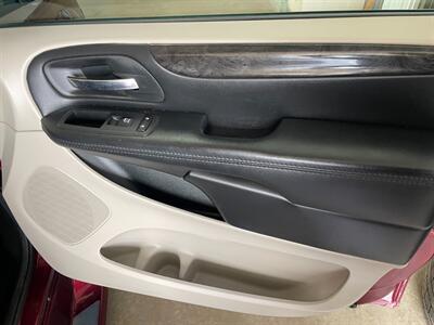 2017 Dodge Grand Caravan SE - Photo 18 - Saint Louis, MI 48880-9800