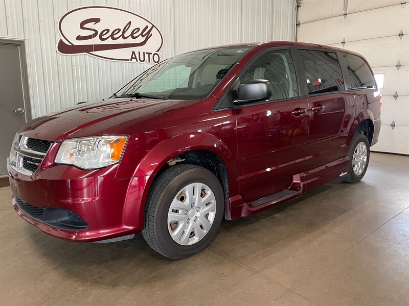 2017 Dodge Grand Caravan SE   - Photo 1 - Saint Louis, MI 48880-9800