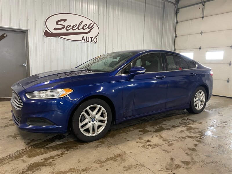 2014 Ford Fusion SE   - Photo 1 - Saint Louis, MI 48880-9800