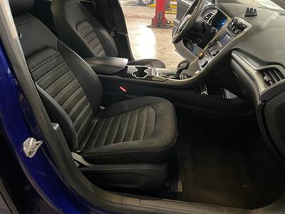 2014 Ford Fusion SE - Photo 14 - Saint Louis, MI 48880-9800