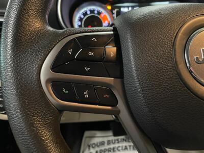 2019 Jeep Cherokee Latitude   - Photo 10 - Saint Louis, MI 48880-9800