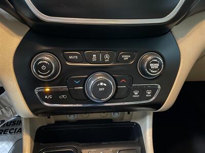 2019 Jeep Cherokee Latitude   - Photo 15 - Saint Louis, MI 48880-9800
