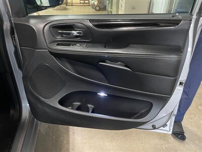 2018 Dodge Grand Caravan SE Plus   - Photo 20 - Saint Louis, MI 48880-9800