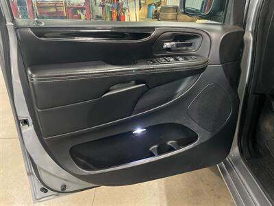 2018 Dodge Grand Caravan SE Plus   - Photo 21 - Saint Louis, MI 48880-9800
