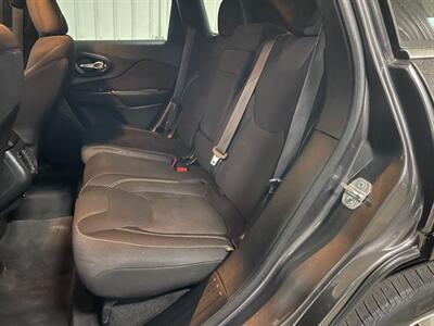 2015 Jeep Cherokee Latitude   - Photo 19 - Saint Louis, MI 48880-9800