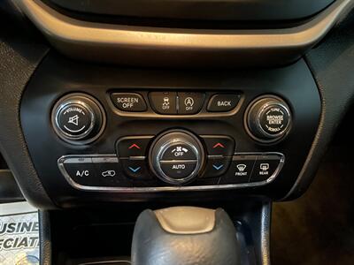 2015 Jeep Cherokee Latitude   - Photo 13 - Saint Louis, MI 48880-9800