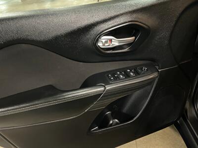 2015 Jeep Cherokee Latitude   - Photo 24 - Saint Louis, MI 48880-9800