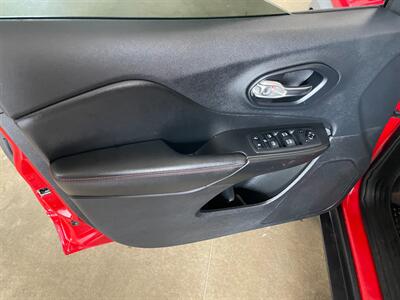 2019 Jeep Cherokee Trailhawk - Photo 21 - Saint Louis, MI 48880-9800