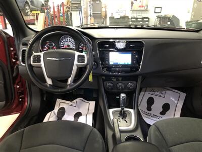 2011 Chrysler 200 Touring   - Photo 7 - Saint Louis, MI 48880-9800