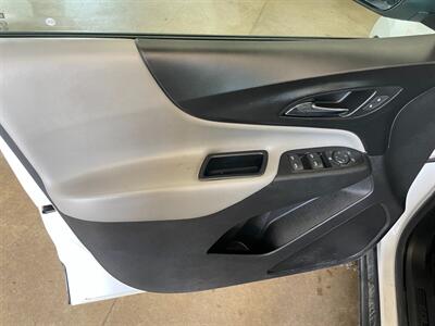 2019 Chevrolet Equinox LS   - Photo 23 - Saint Louis, MI 48880-9800