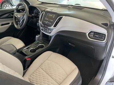2019 Chevrolet Equinox LS   - Photo 19 - Saint Louis, MI 48880-9800