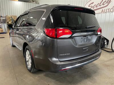 2017 Chrysler Pacifica Touring Plus   - Photo 3 - Saint Louis, MI 48880-9800