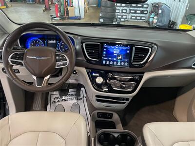 2017 Chrysler Pacifica Touring Plus   - Photo 7 - Saint Louis, MI 48880-9800