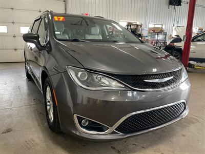 2017 Chrysler Pacifica Touring Plus   - Photo 4 - Saint Louis, MI 48880-9800