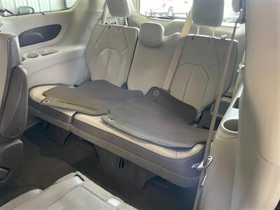 2017 Chrysler Pacifica Touring Plus   - Photo 17 - Saint Louis, MI 48880-9800