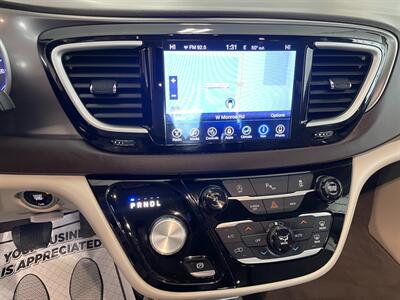 2017 Chrysler Pacifica Touring Plus   - Photo 12 - Saint Louis, MI 48880-9800