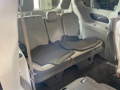 2017 Chrysler Pacifica Touring Plus   - Photo 20 - Saint Louis, MI 48880-9800