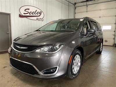 2017 Chrysler Pacifica Touring Plus   - Photo 2 - Saint Louis, MI 48880-9800