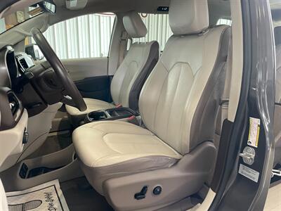 2017 Chrysler Pacifica Touring Plus   - Photo 15 - Saint Louis, MI 48880-9800