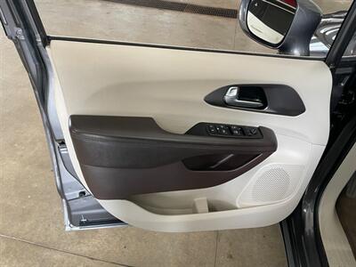 2017 Chrysler Pacifica Touring Plus   - Photo 22 - Saint Louis, MI 48880-9800