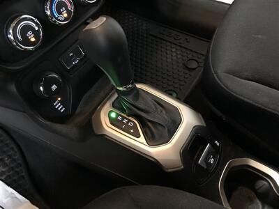 2017 Jeep Renegade Latitude   - Photo 12 - Saint Louis, MI 48880-9800