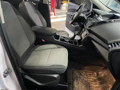 2018 Ford Escape SE   - Photo 17 - Saint Louis, MI 48880-9800