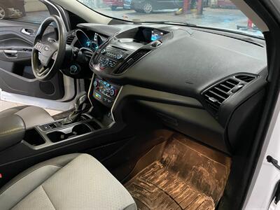 2018 Ford Escape SE   - Photo 19 - Saint Louis, MI 48880-9800