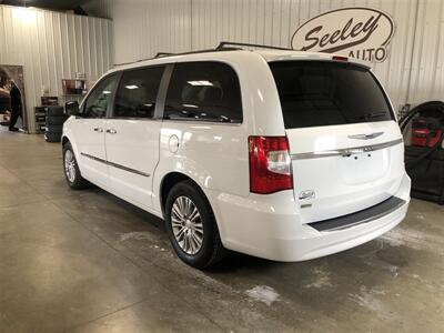 2015 Chrysler Town & Country Touring-L   - Photo 3 - Saint Louis, MI 48880-9800