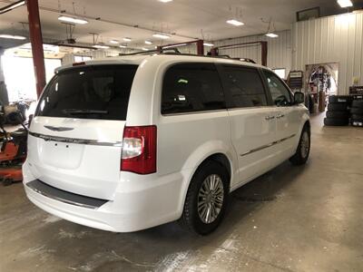 2015 Chrysler Town & Country Touring-L   - Photo 4 - Saint Louis, MI 48880-9800