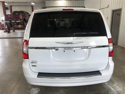 2015 Chrysler Town & Country Touring-L   - Photo 27 - Saint Louis, MI 48880-9800