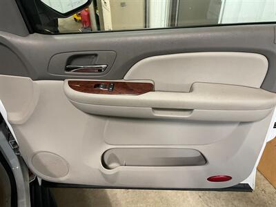 2009 Chevrolet Tahoe LT   - Photo 22 - Saint Louis, MI 48880-9800