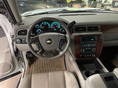 2009 Chevrolet Tahoe LT   - Photo 8 - Saint Louis, MI 48880-9800