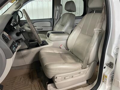 2009 Chevrolet Tahoe LT   - Photo 14 - Saint Louis, MI 48880-9800