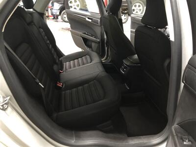 2016 Ford Fusion SE   - Photo 21 - Saint Louis, MI 48880-9800