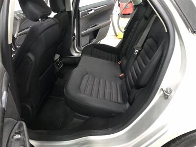 2016 Ford Fusion SE   - Photo 17 - Saint Louis, MI 48880-9800