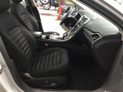 2016 Ford Fusion SE   - Photo 18 - Saint Louis, MI 48880-9800