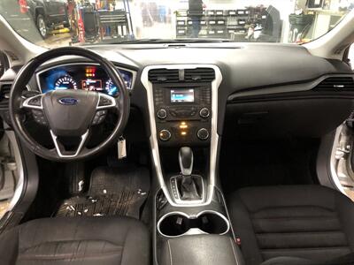 2016 Ford Fusion SE   - Photo 8 - Saint Louis, MI 48880-9800