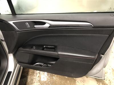 2016 Ford Fusion SE   - Photo 20 - Saint Louis, MI 48880-9800