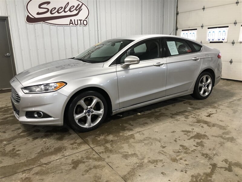 2016 Ford Fusion SE - Photo 1 - Saint Louis, MI 48880-9800