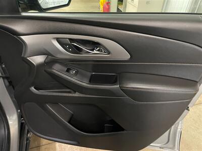 2018 Chevrolet Traverse LT Cloth   - Photo 23 - Saint Louis, MI 48880-9800