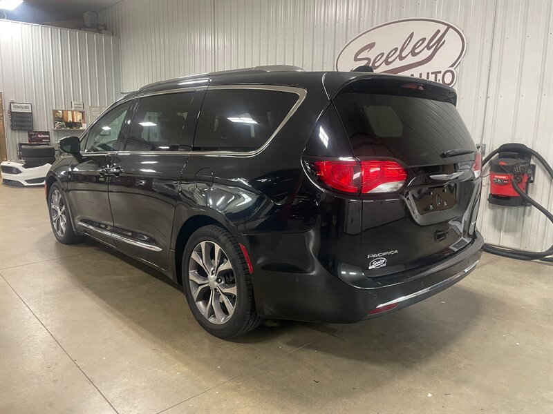 2018 Chrysler Pacifica Limited - Photo 4 - Saint Louis, MI 48880-9800