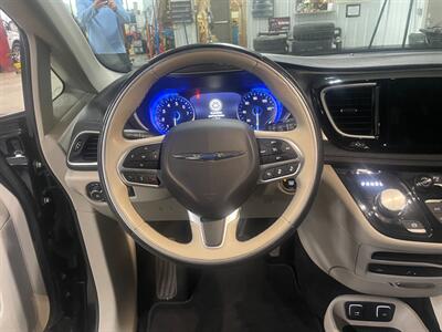 2018 Chrysler Pacifica Limited - Photo 9 - Saint Louis, MI 48880-9800