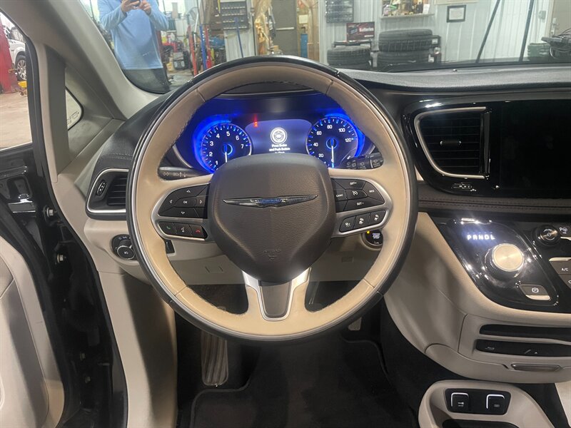 2018 Chrysler Pacifica Limited - Photo 9 - Saint Louis, MI 48880-9800