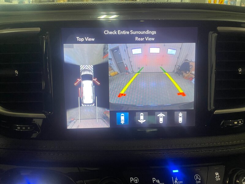 2018 Chrysler Pacifica Limited - Photo 15 - Saint Louis, MI 48880-9800